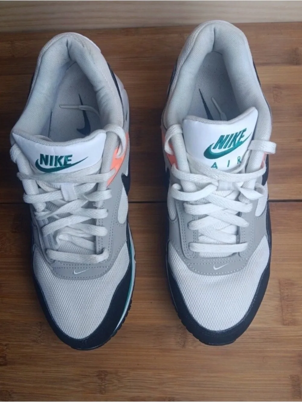 Nike Air Max Correlate women's sneaker Black, White, Teal & Pink size 10 -EUC
